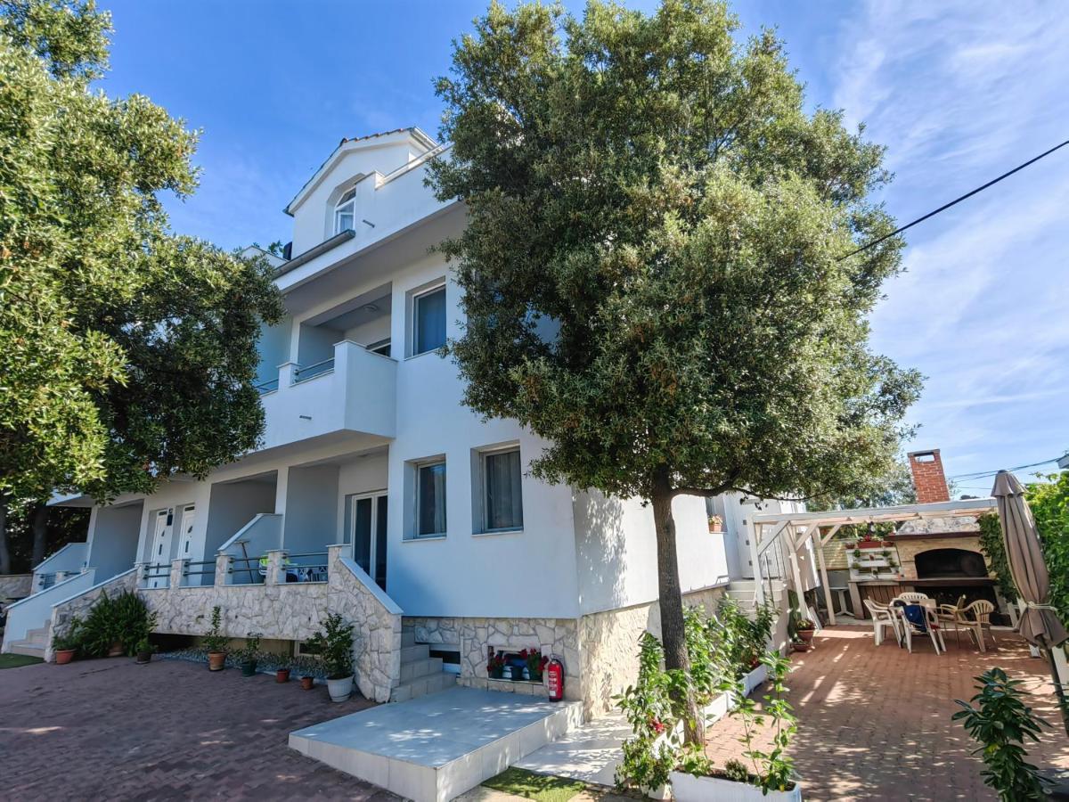 Family Plazina - Place 1 & 2 Apartment Petrcane